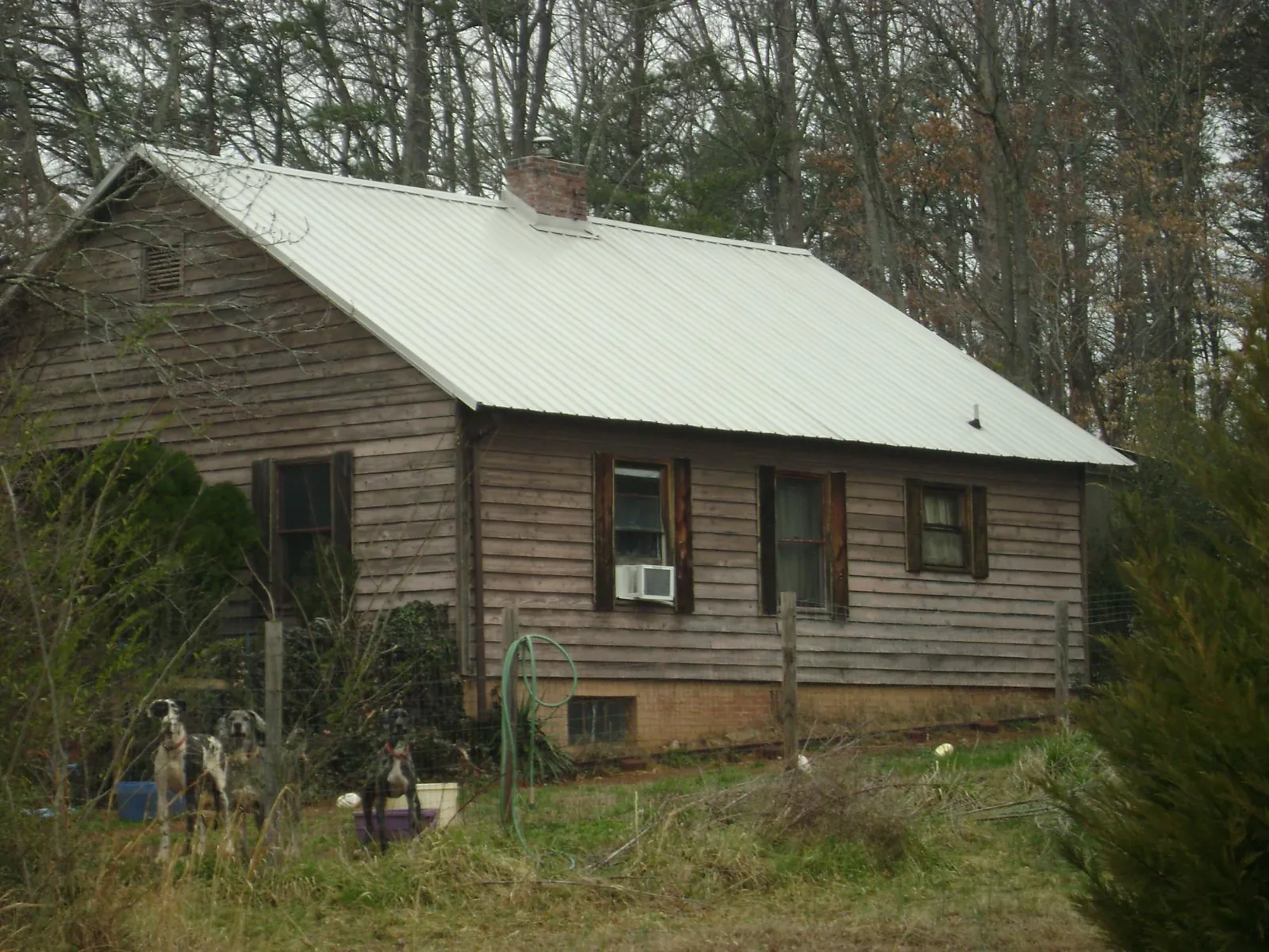 White metal roof on an old wood sided farmhouse, from a Metal Roof Installation job in Smiths Grove